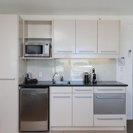 Palazzo Motor Lodge Nelson Luaran gambar A kitchen in a hotel