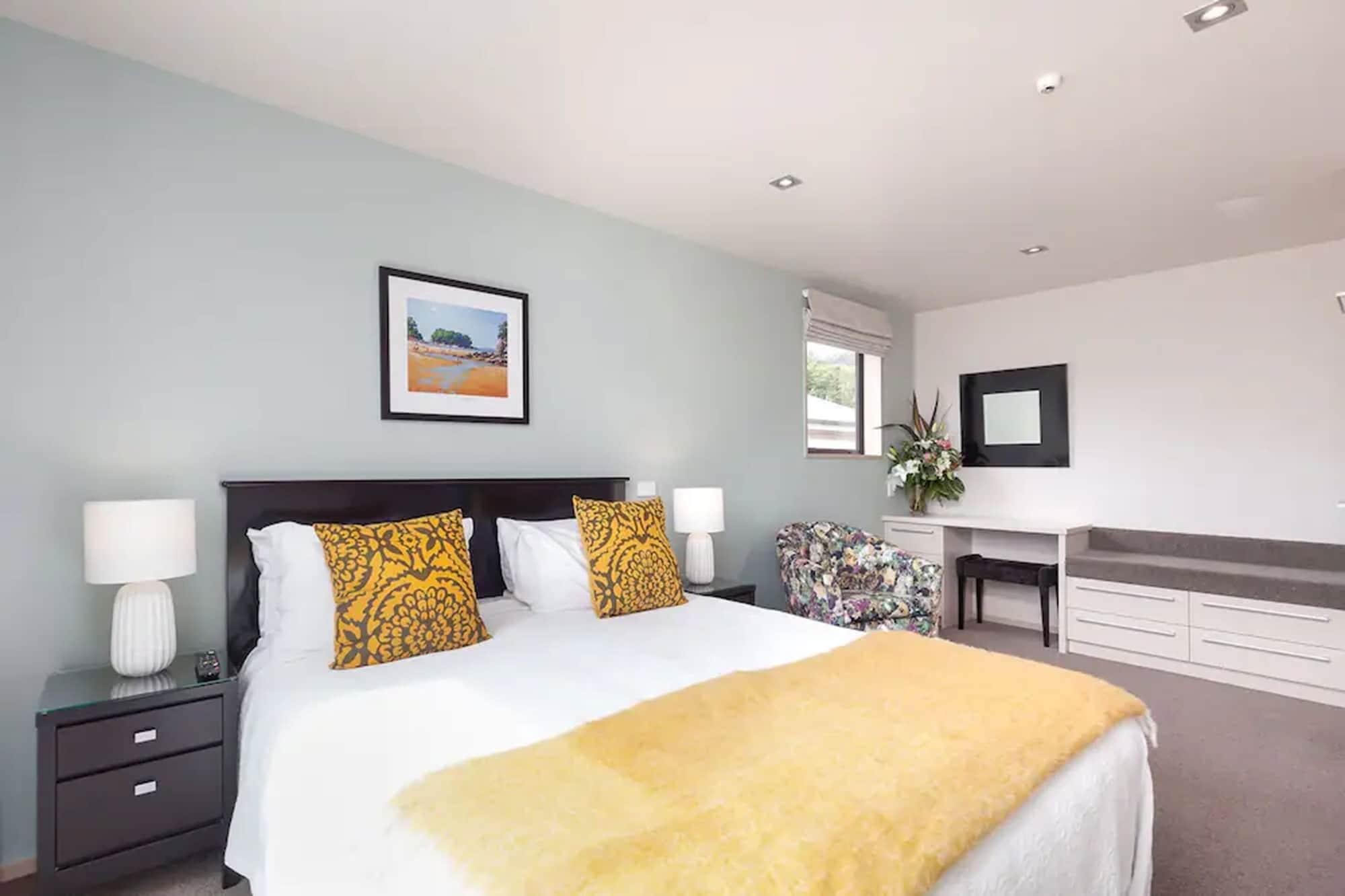 Palazzo Motor Lodge Nelson Luaran gambar A bedroom at the hotel