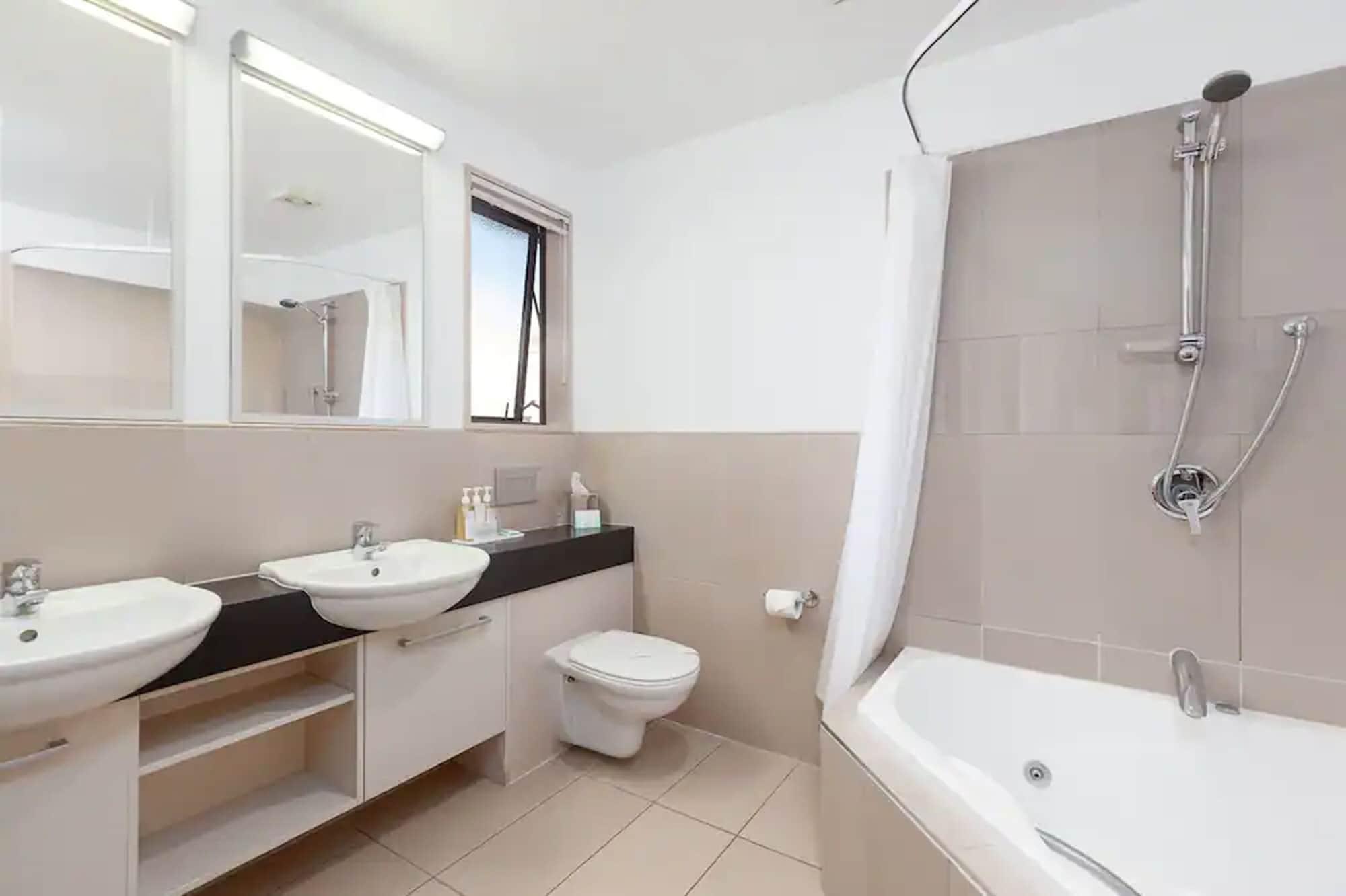 Palazzo Motor Lodge Nelson Luaran gambar A bathroom