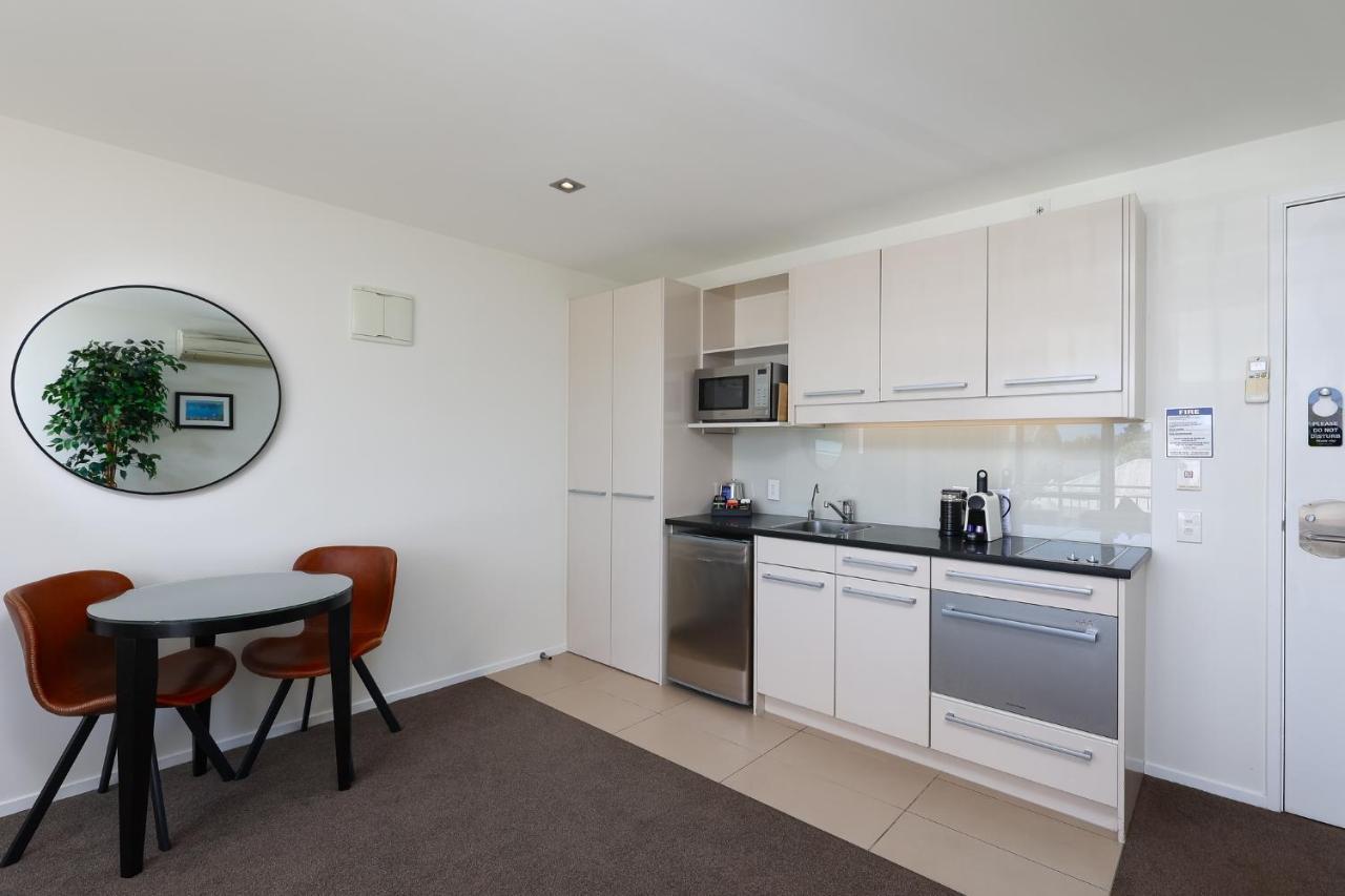 Palazzo Motor Lodge Nelson Luaran gambar A kitchen in a serviced apartment