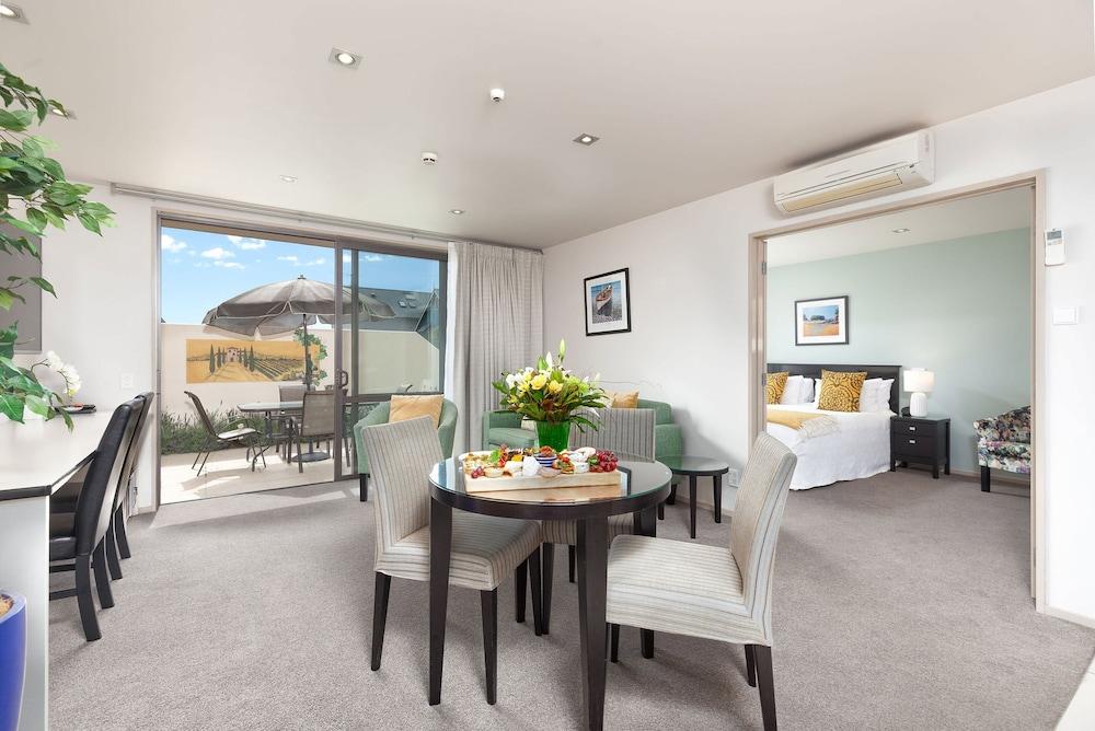 Palazzo Motor Lodge Nelson Luaran gambar A staged apartment