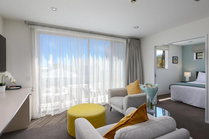 Palazzo Motor Lodge Nelson Luaran gambar A suite at the hotel