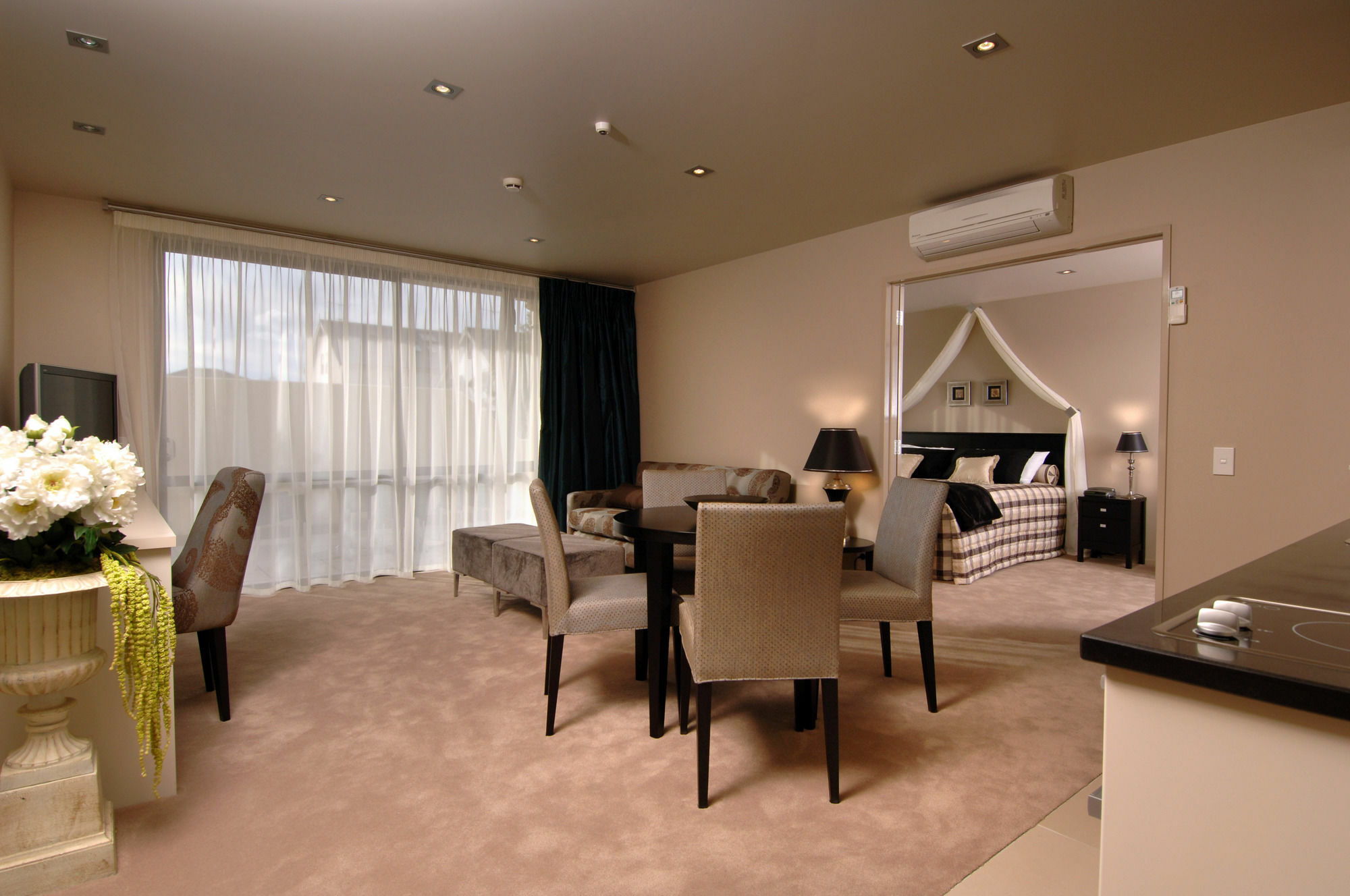 Palazzo Motor Lodge Nelson Luaran gambar A suite at the Crowne Plaza Hotel, Auckland